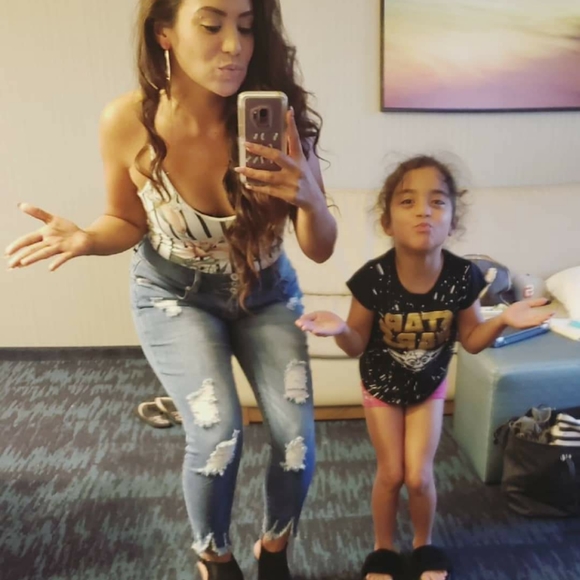 Meet your Posh Ambassador, Michelle - Picture 9 of 16